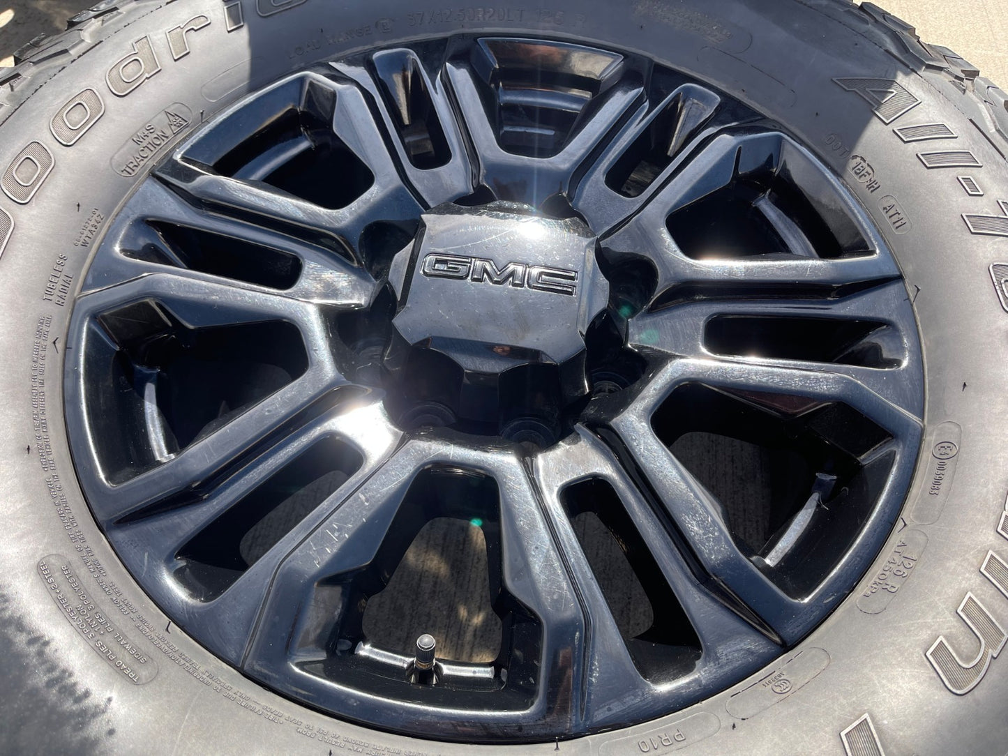20" GMC Sierra Chevy 2500 OEM 5957 BLACK DIAMOND wheels rims tires BFG 37"