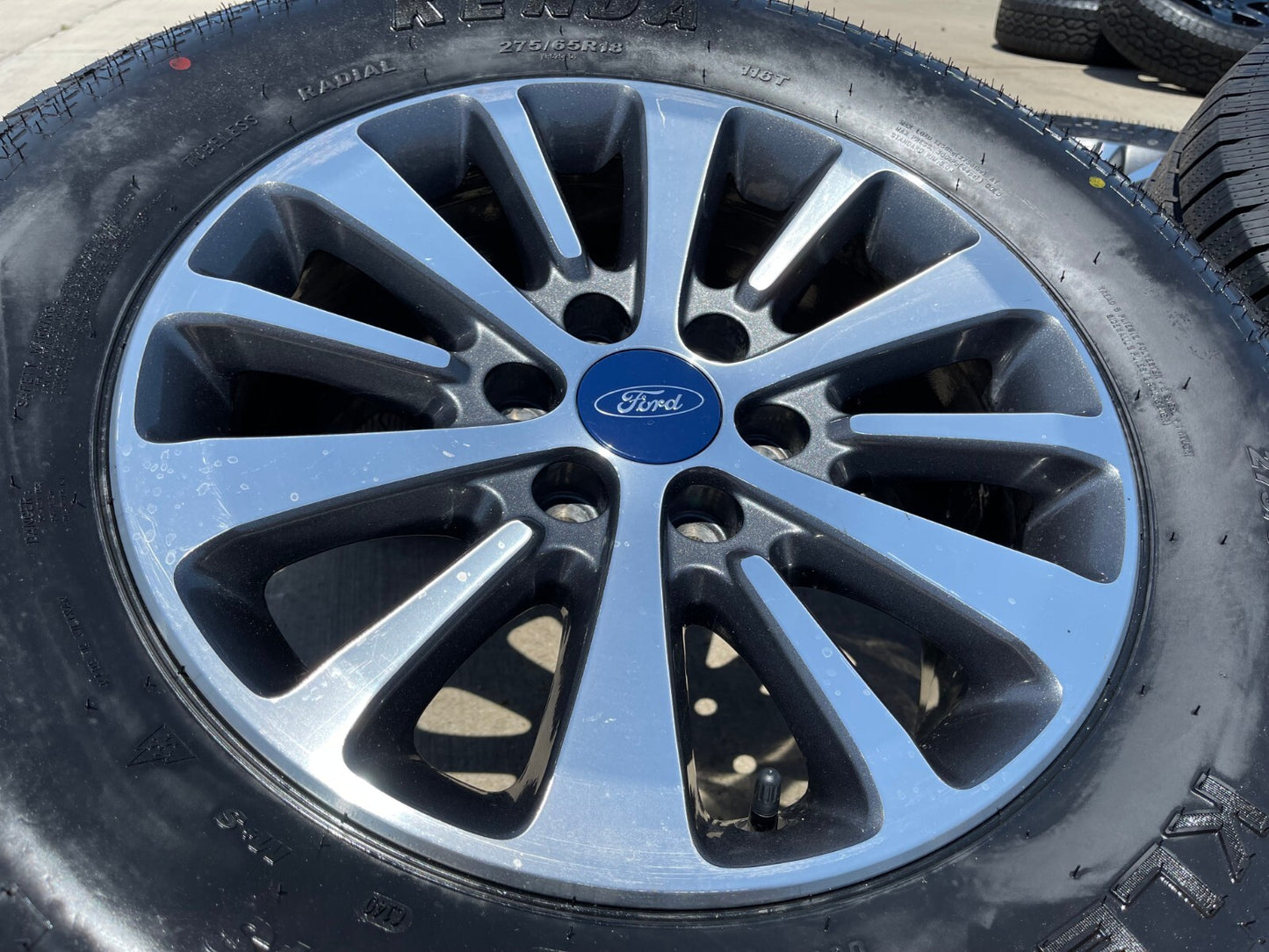 18" Ford F-150 Expedition XLT 3988 OEM rims wheels tires KENDA