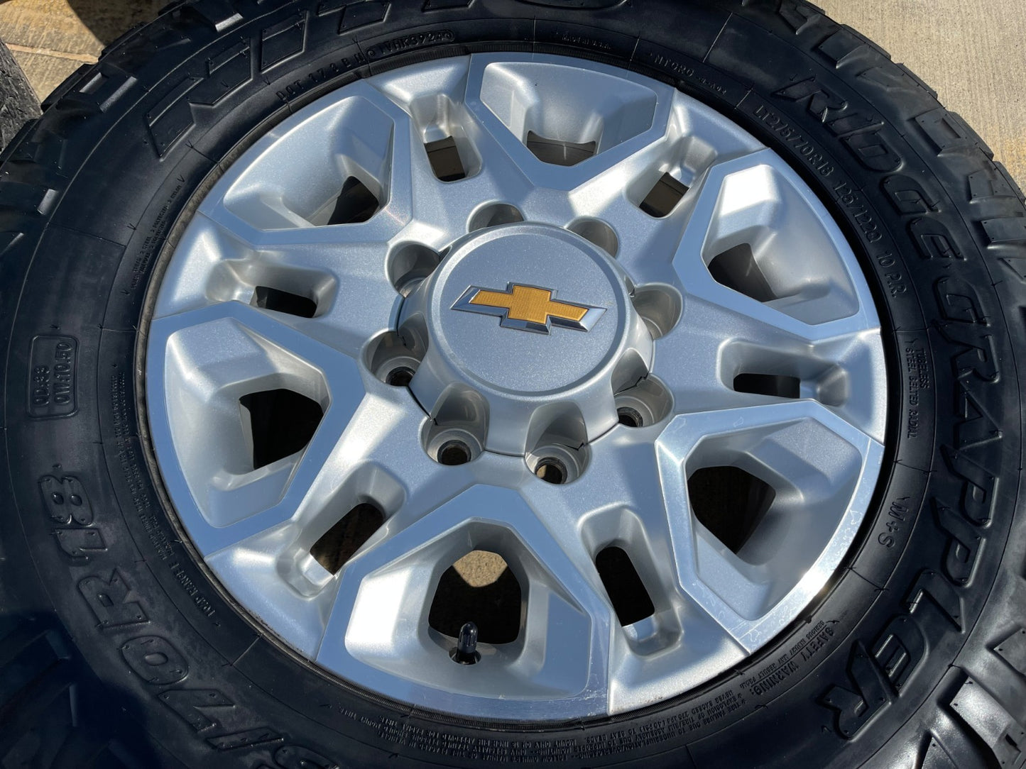 18" Chevy Silverado 2500 3500 OEM 5959 wheels rims tires SET NITRO R/T
