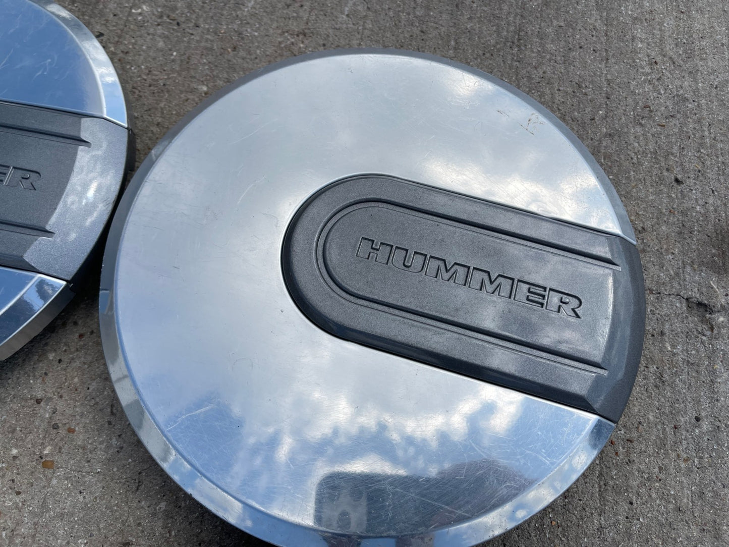(1) 18" Hummer H2 2500 OEM C6309P center cap 2002 2003 2004 2005 2006