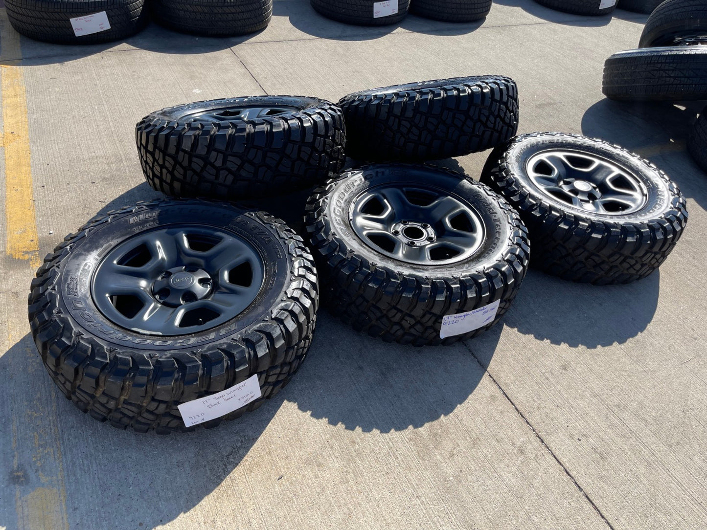 17" Jeep Wrangler Rubicon Sahara OEM wheels rims 9240 9220 black BFG KM3