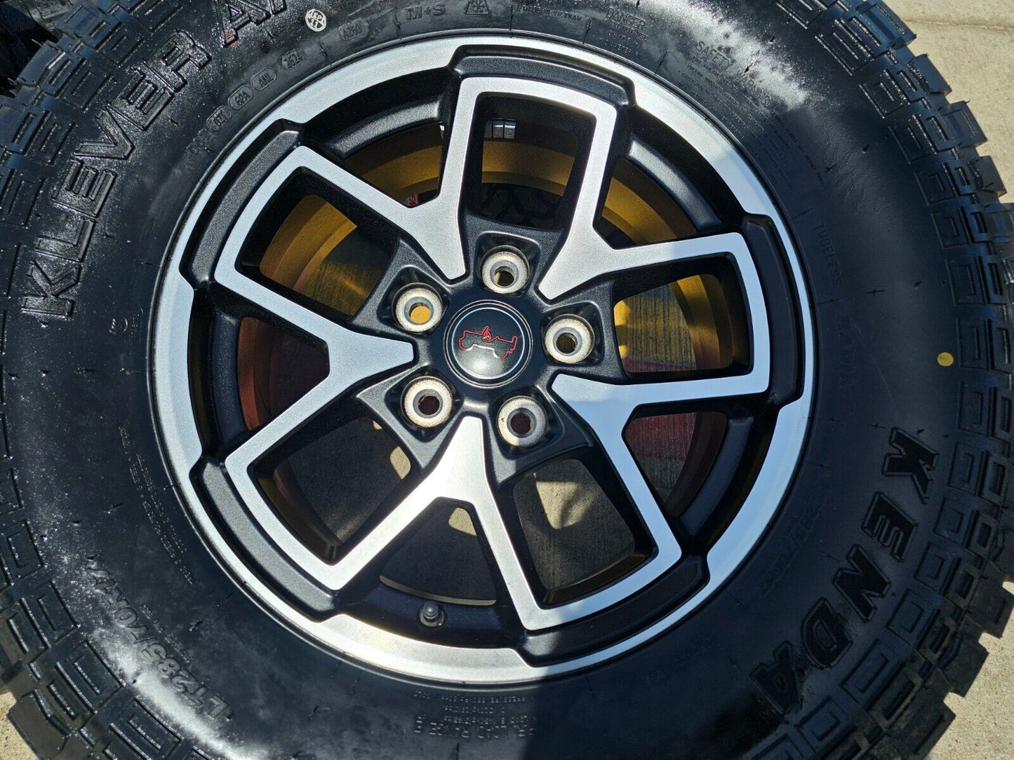 17" Jeep Wrangler Rubicon OEM wheels rims Gladiator tires KENDA 33" NEW