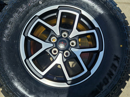 17" Jeep Wrangler Rubicon OEM wheels rims Gladiator tires KENDA 33" NEW