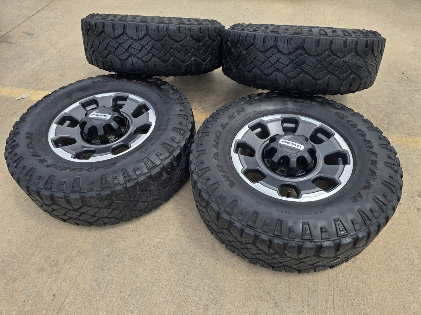 18" Ford F-250 F-350 OEM TREMOR rims wheels 10482 tires DURATRAC R/T 35"