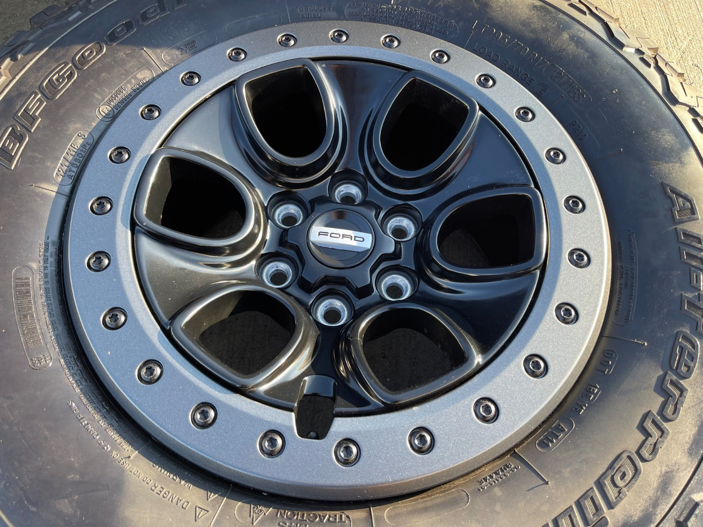 17" Ford F-150 Raptor OEM BEADLOCK rims wheels SET 10459 95210 BFG KO2 tires