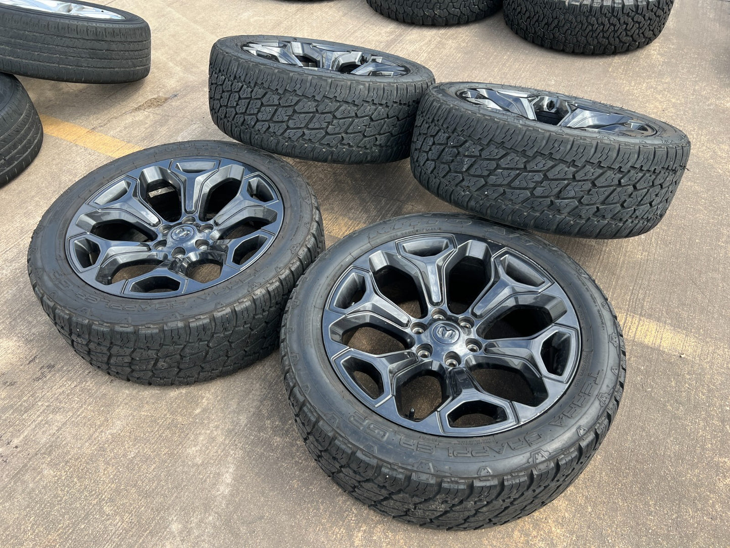 22" Dodge Ram 1500 OEM Laramie wheels LIMITED Gray 2685 2727 tires