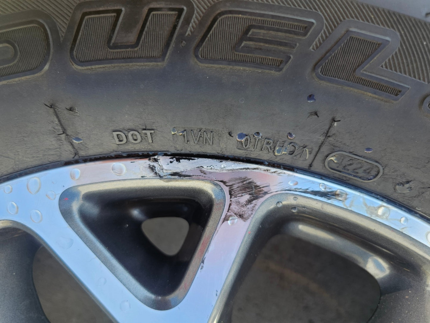 (1) 20" Ford F-250 F-350 OEM Lariat wheel rim 10292 tire BRIDGESTONE A/T