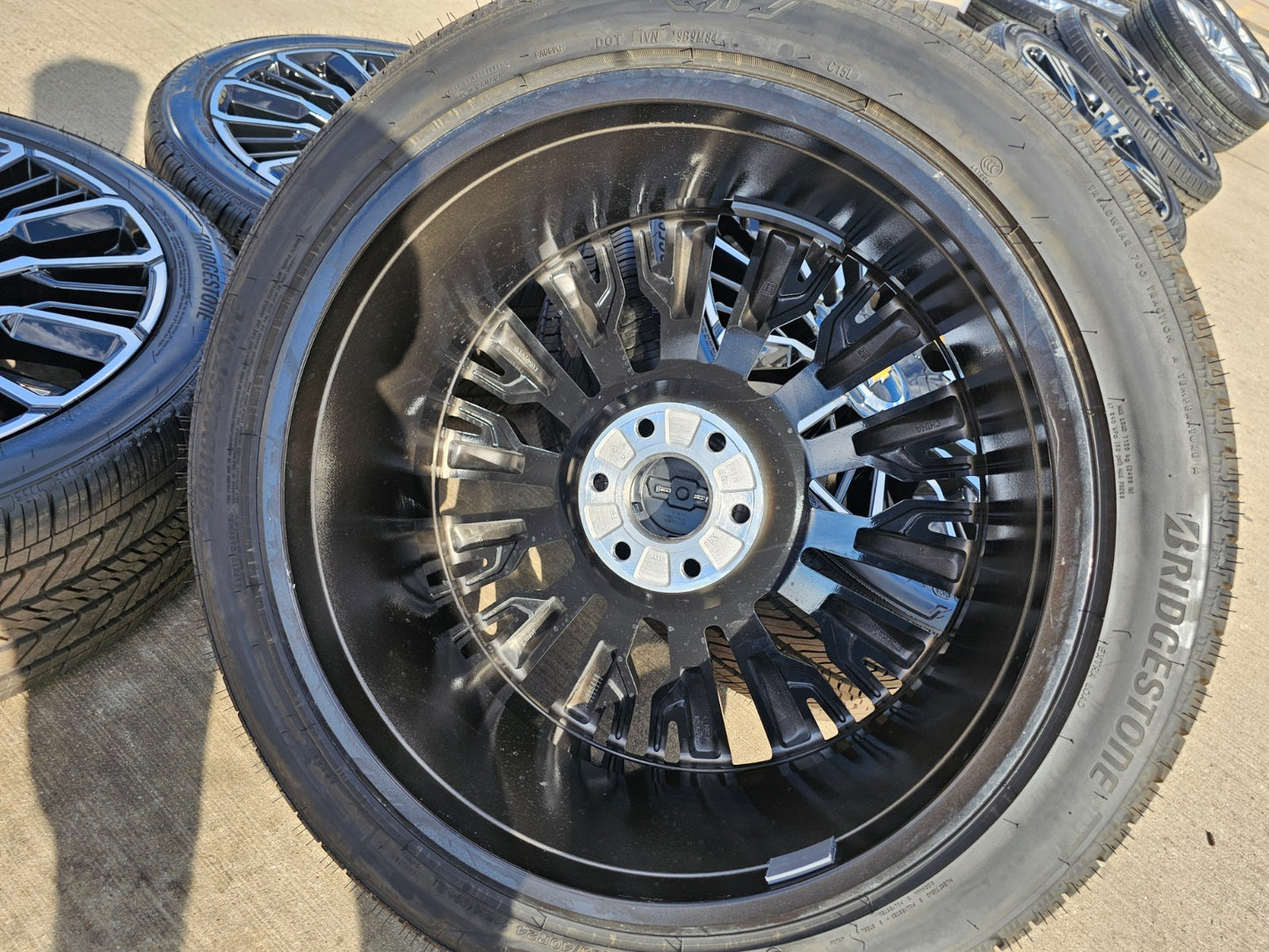 24" Chevy Tahoe Suburban Silverado OEM High Country wheels rims 2025 2026 NEW