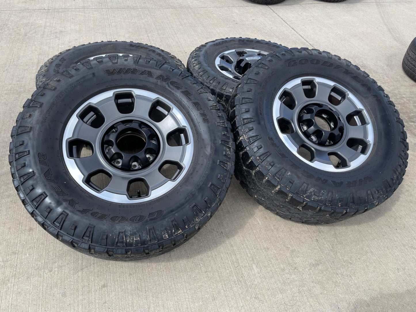 18" Ford F-250 F-350 OEM TREMOR rims wheels 10482 tires DURATRAC R/T 35"