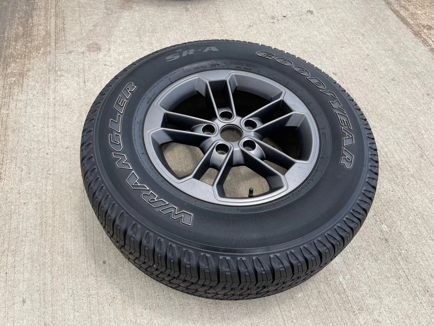 17" Jeep Wrangler Gladiator OEM 9158 9197 wheel rim GRAY spare