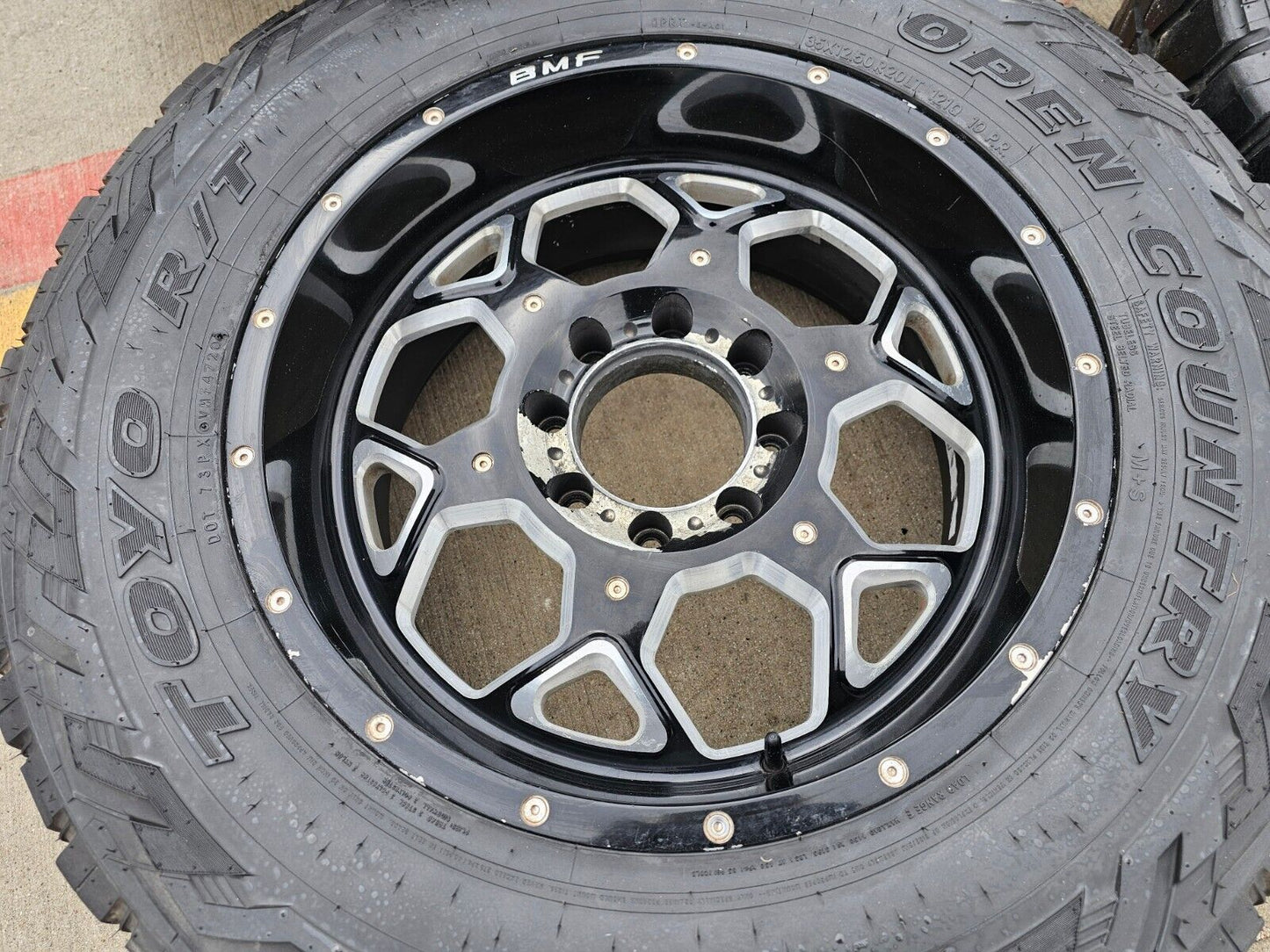 20x12 Moto Metal MO985 Chevy Dodge Ram 2500 3500 wheels rims 8x165 8x6.5 37"