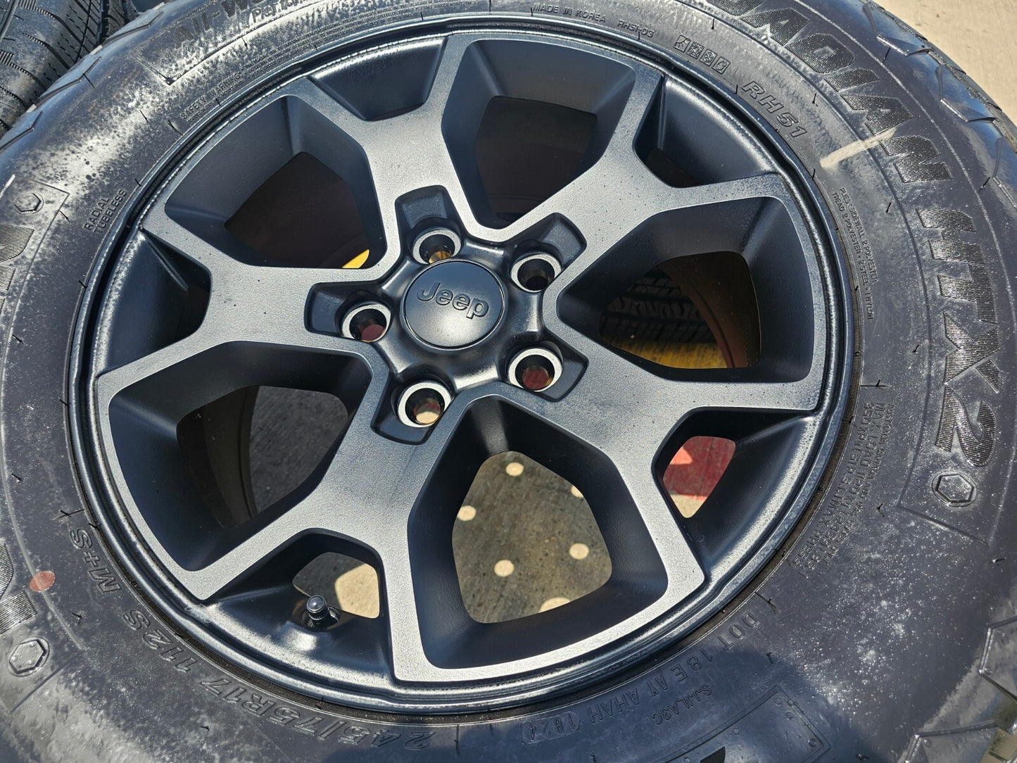 (1) 17" Jeep Wrangler Rubicon OEM 9218 wheel rim Gladiator tire NEXEN HTX2 NEW