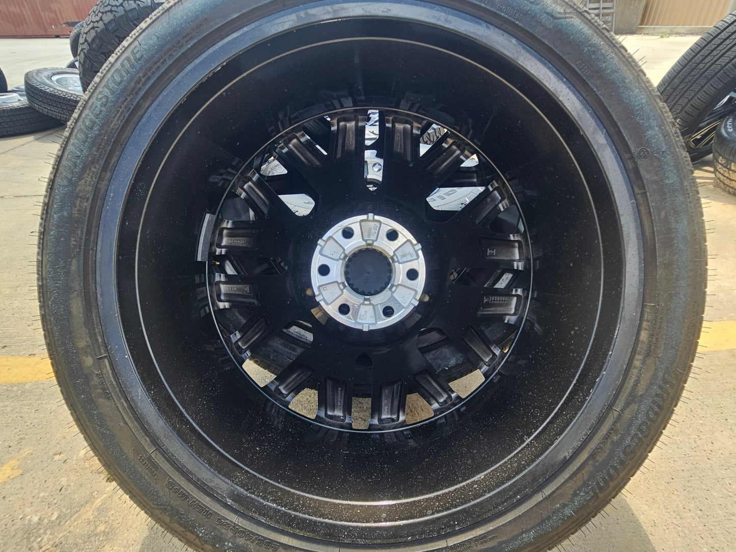 (1) 24" GMC Yukon Sierra DENALI OEM wheel rim tire 2022 2023 2024 2025 2026 2027