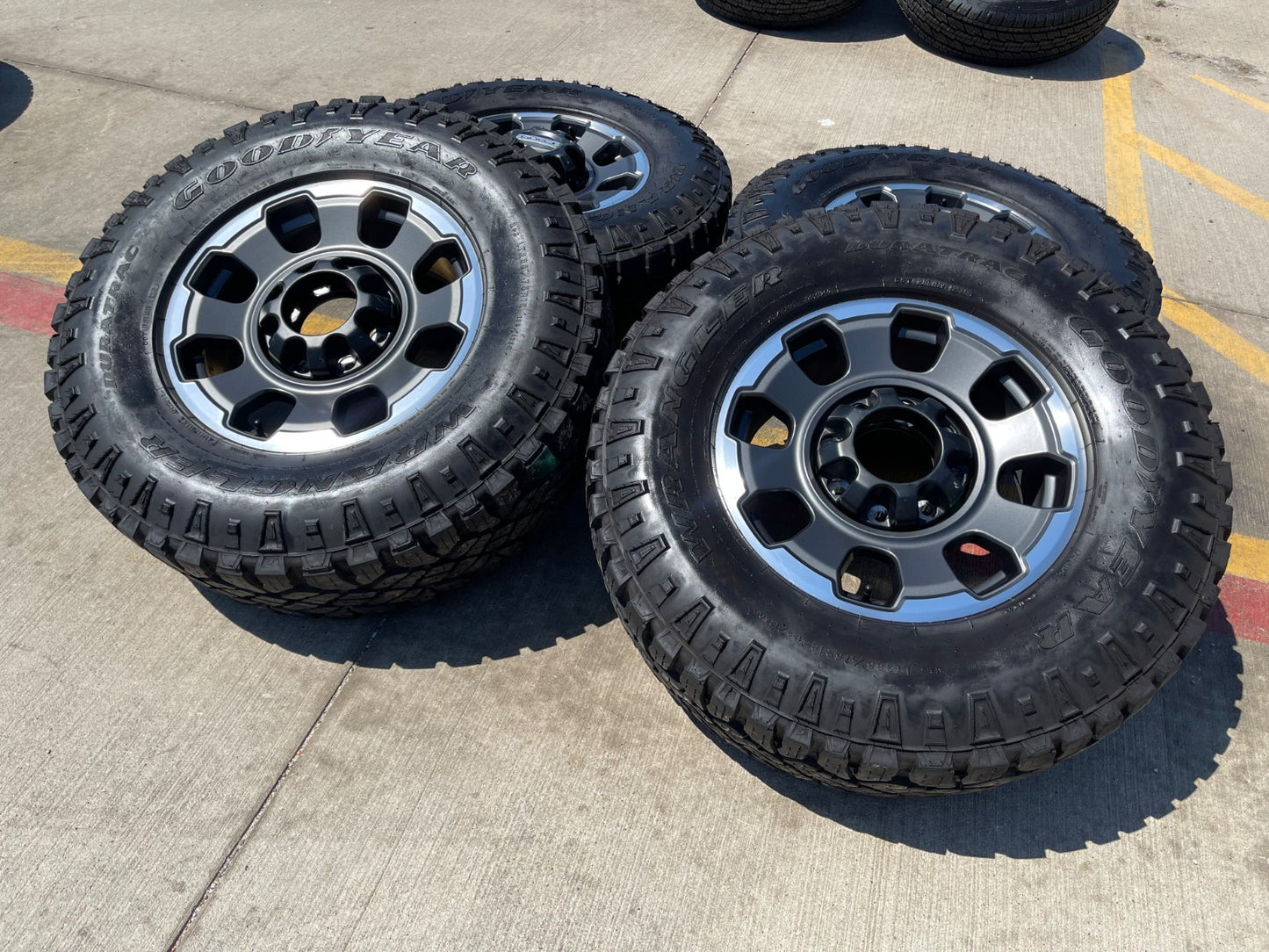 18" Ford F-250 F-350 OEM TREMOR rims wheels 10482 tires DURATRAC R/T 35"