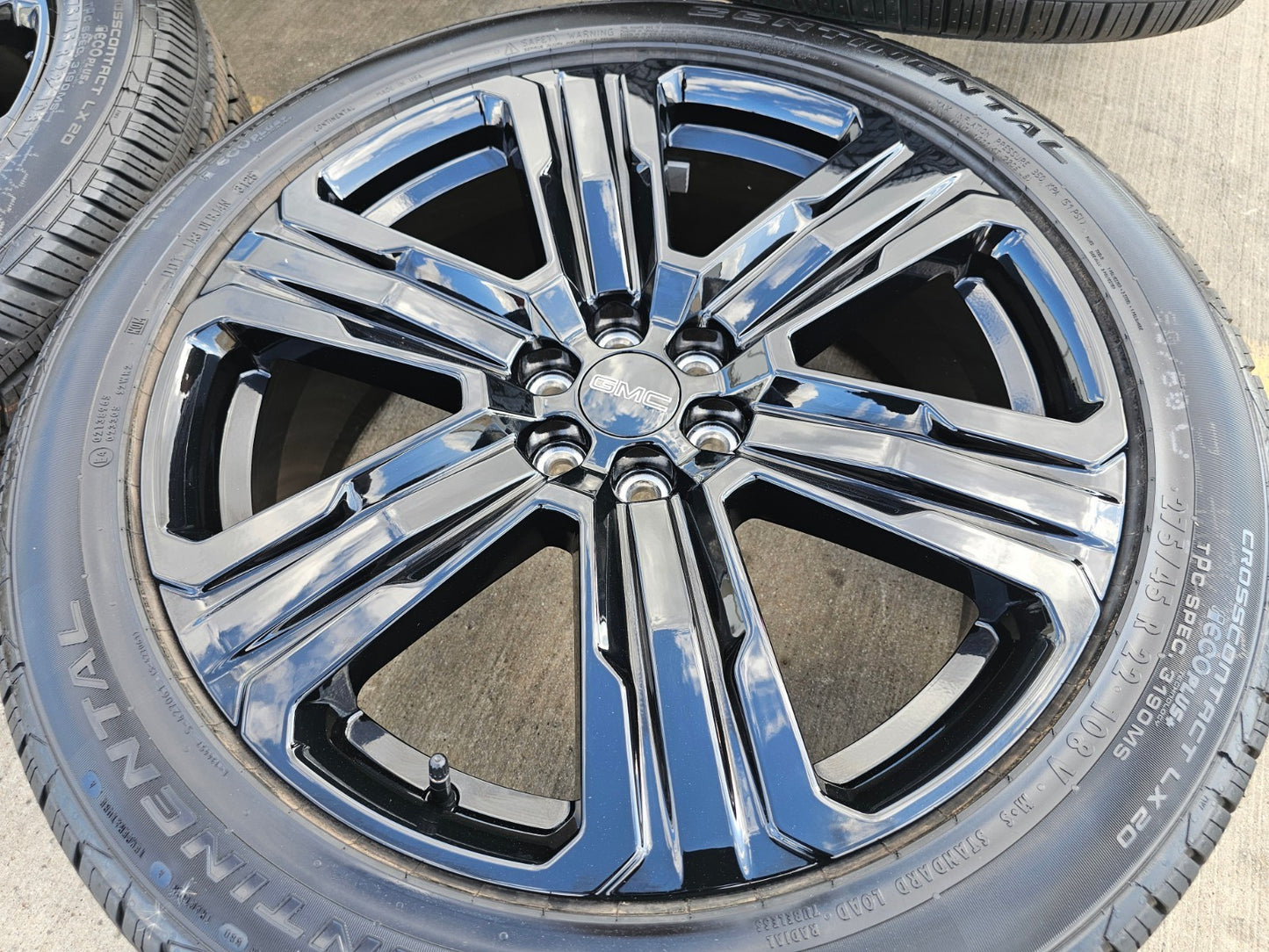 22" GMC Acadia OEM wheels rims Blazer Traverse Buick Enclave XT6 2025 2026 NEW