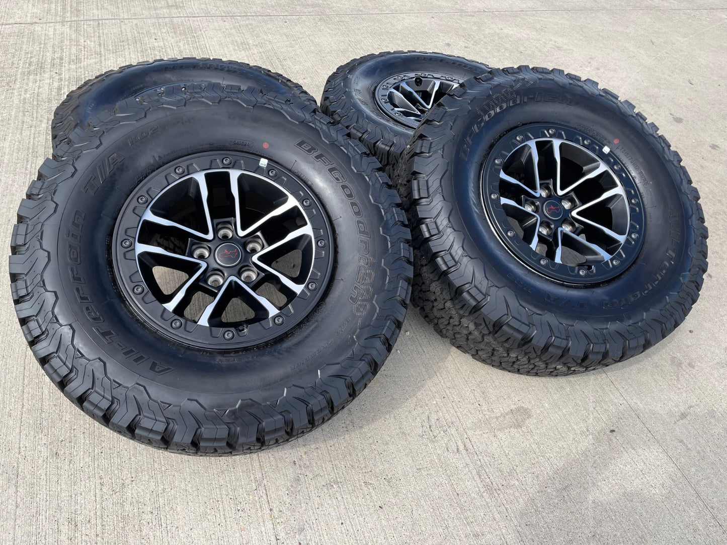 17" Jeep Wrangler 392 Gladiator Rubicon OEM 9329 BEADLOCK wheels rims NEW 35"