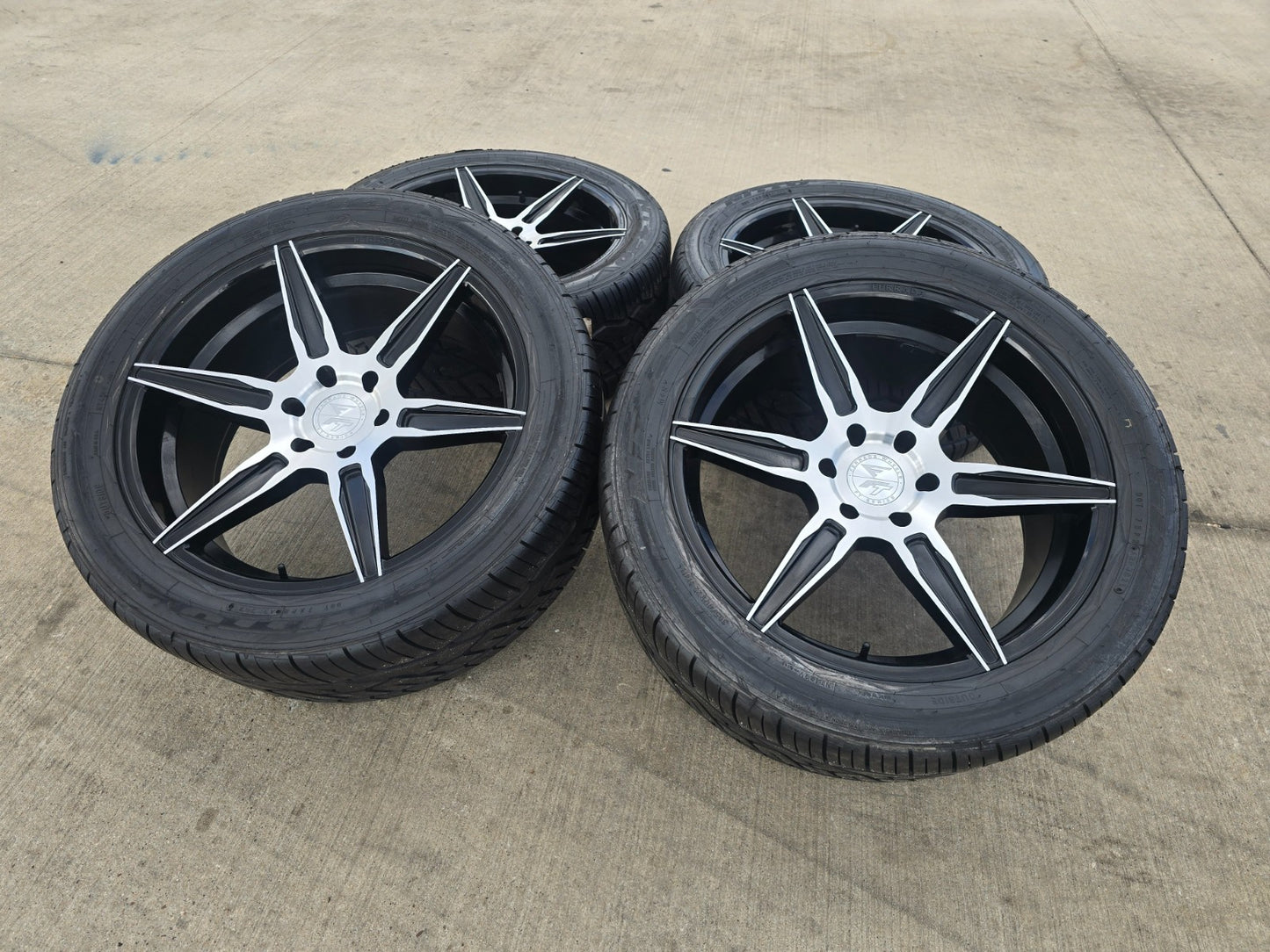 22x9.5 22" Ferrada FT2 Chevy Silverado RAM wheels rims 6x139 6x5.5 tires NITRO