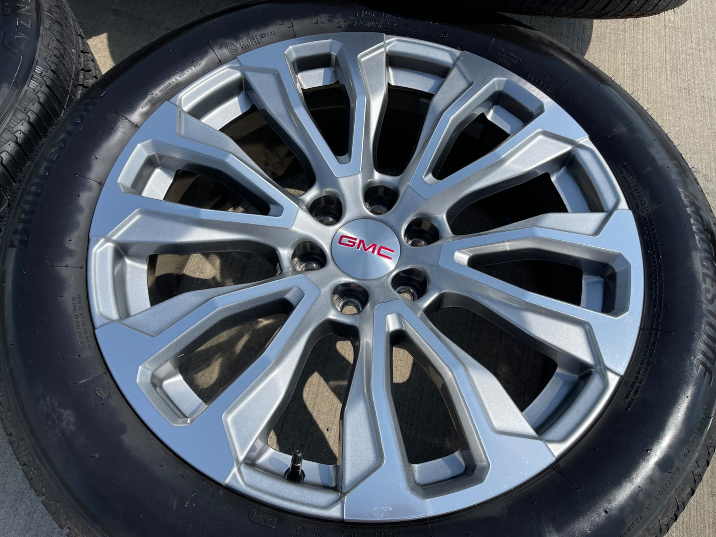22" GMC Yukon Sierra DENALI OEM wheel rim 14025 97000 tire (1) spare BRIDGESTONE