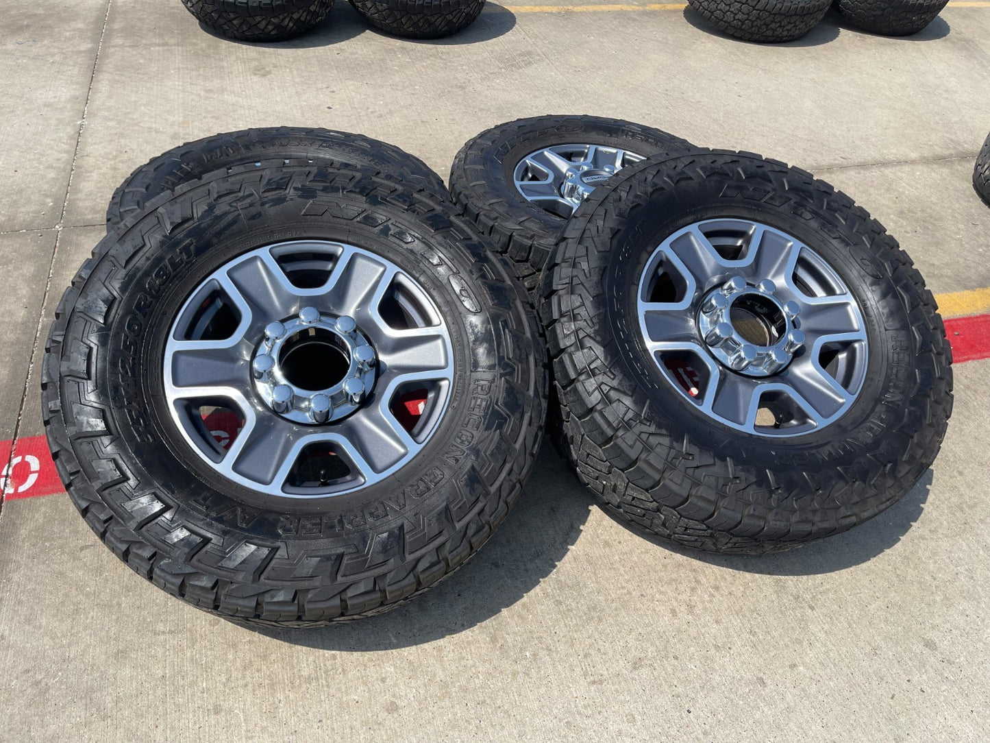 18" Ford F-250 F-350 Lariat FX-4 OEM wheels 10480 10298 SET tires NITRO 35"