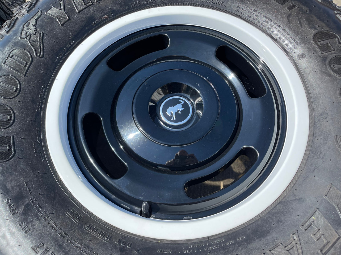 17" Ford Bronco HERITAGE Edition wheels rims white 2025 2026 GOODYEAR 35"