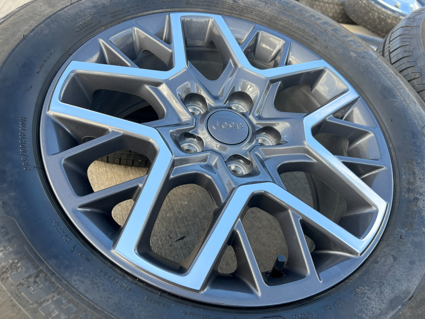 18" Jeep Grand Cherokee OEM wheels rims 9331 Wrangler Gladiator NEW MICHELIN
