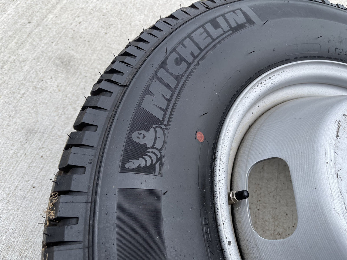 (1) 17" Ford F-350 Dually OEM 3615 99016 rim wheel tire MICHELIN