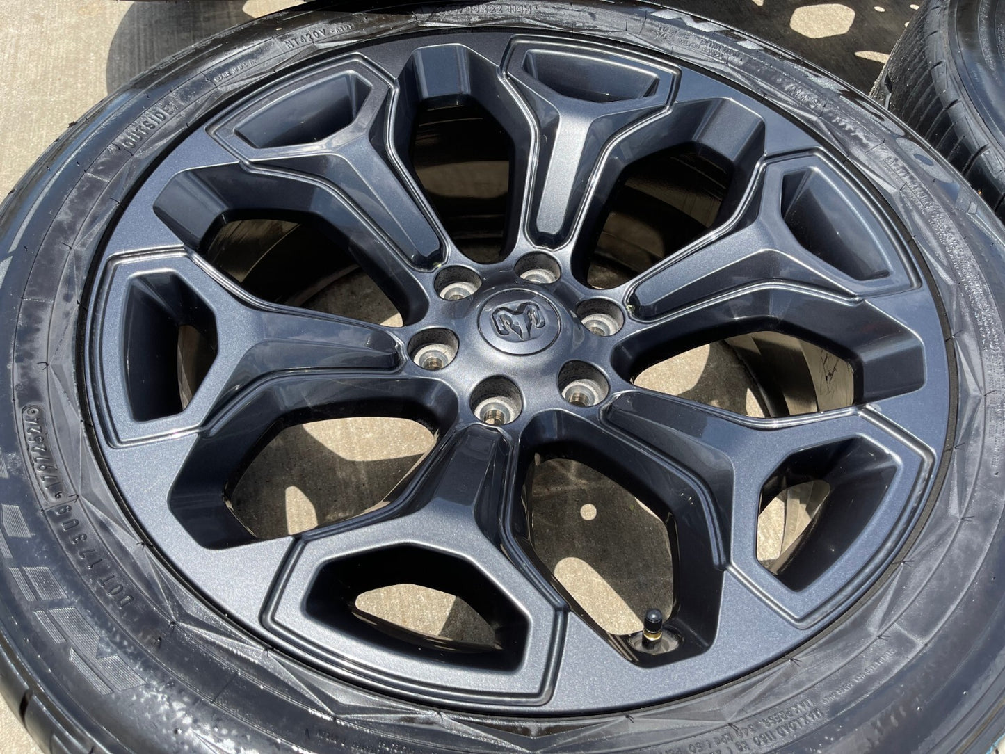 22" Dodge Ram 1500 OEM Laramie wheels LIMITED Gray 2685 2727 tires