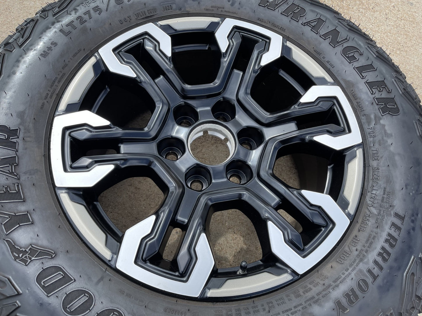 18" Chevy Silverado ZR2 Tahoe TRAIL BOSS Sierra OEM 95415 wheel rim GOODYEAR