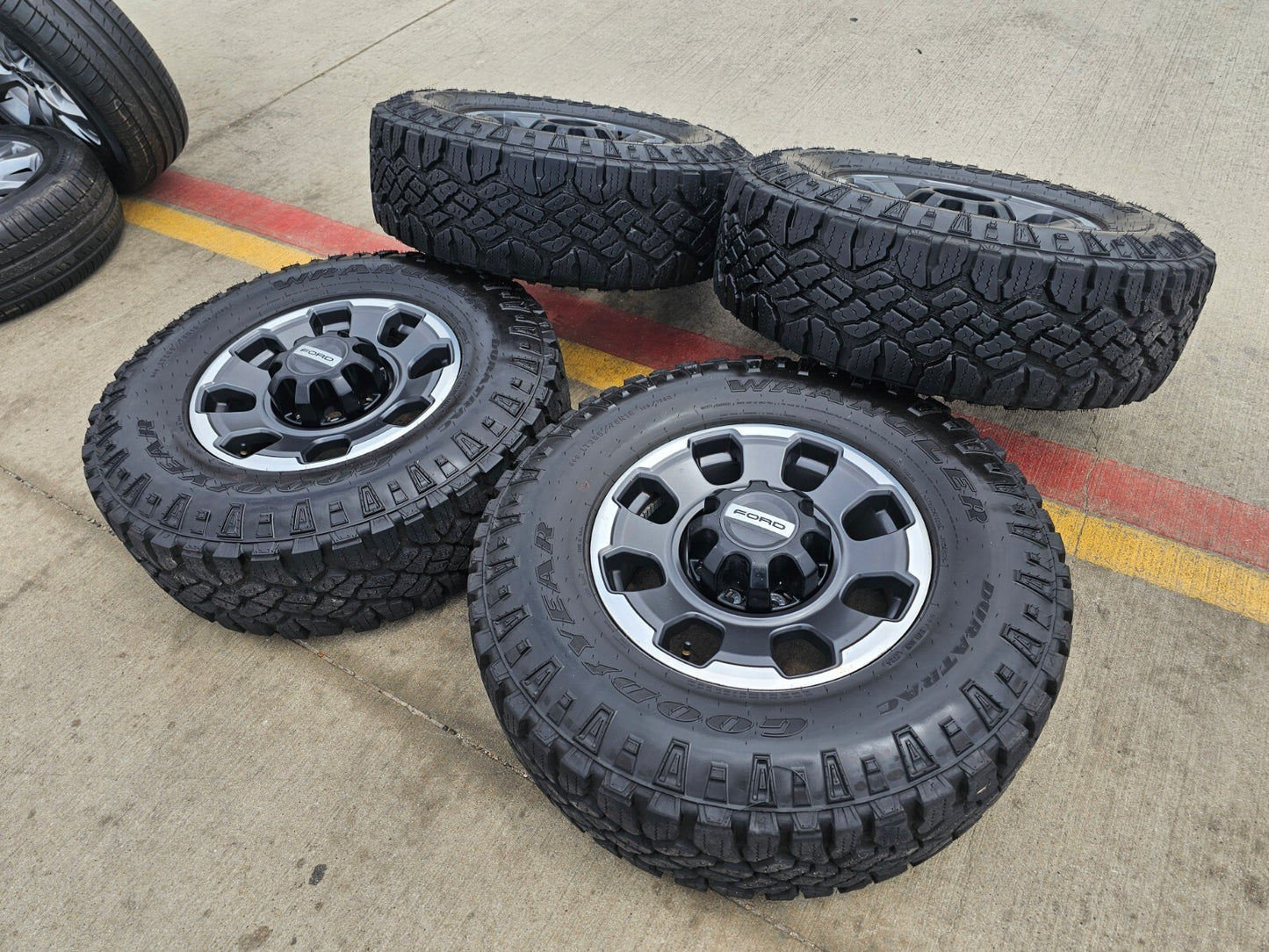 18" Ford F-250 F-350 OEM TREMOR 10482 rims wheels tires 35" GOODYEAR DURATRAC