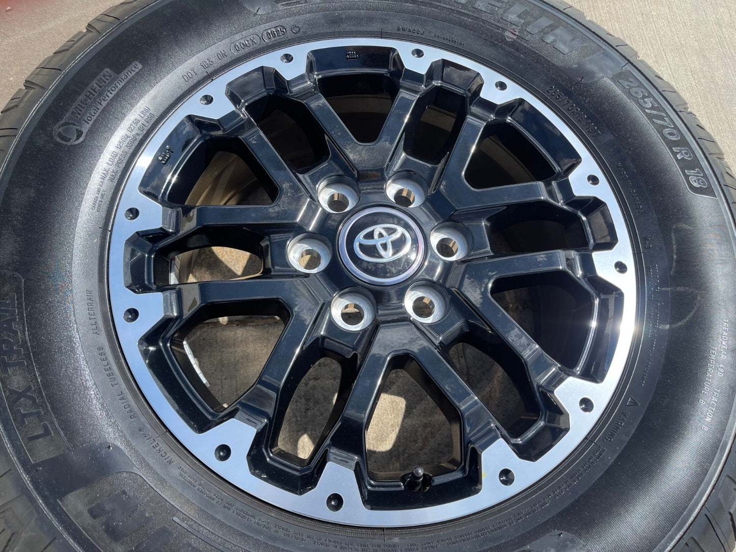 (1) 18" Toyota Tundra TRD OEM black wheel rim 75273 95407 Sequoia SET MICHELIN