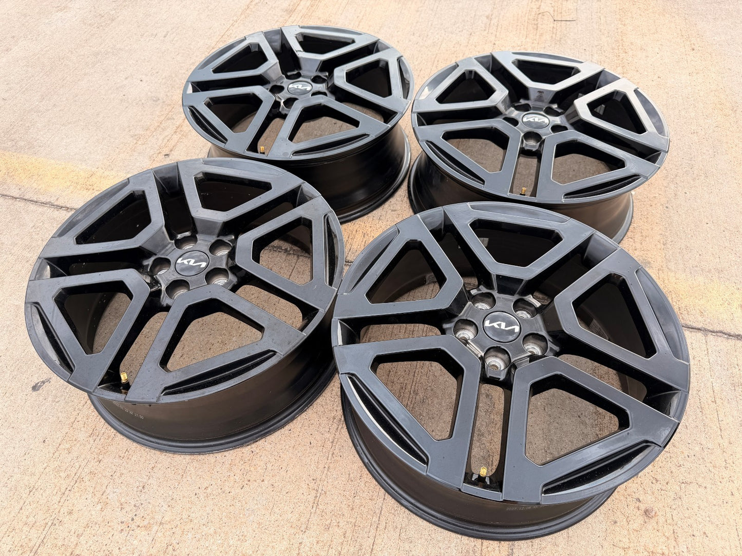 20" Kia Telluride Prestige X-PRO OEM wheels rims 74721 Sedona 2024 2025 2026 NEW