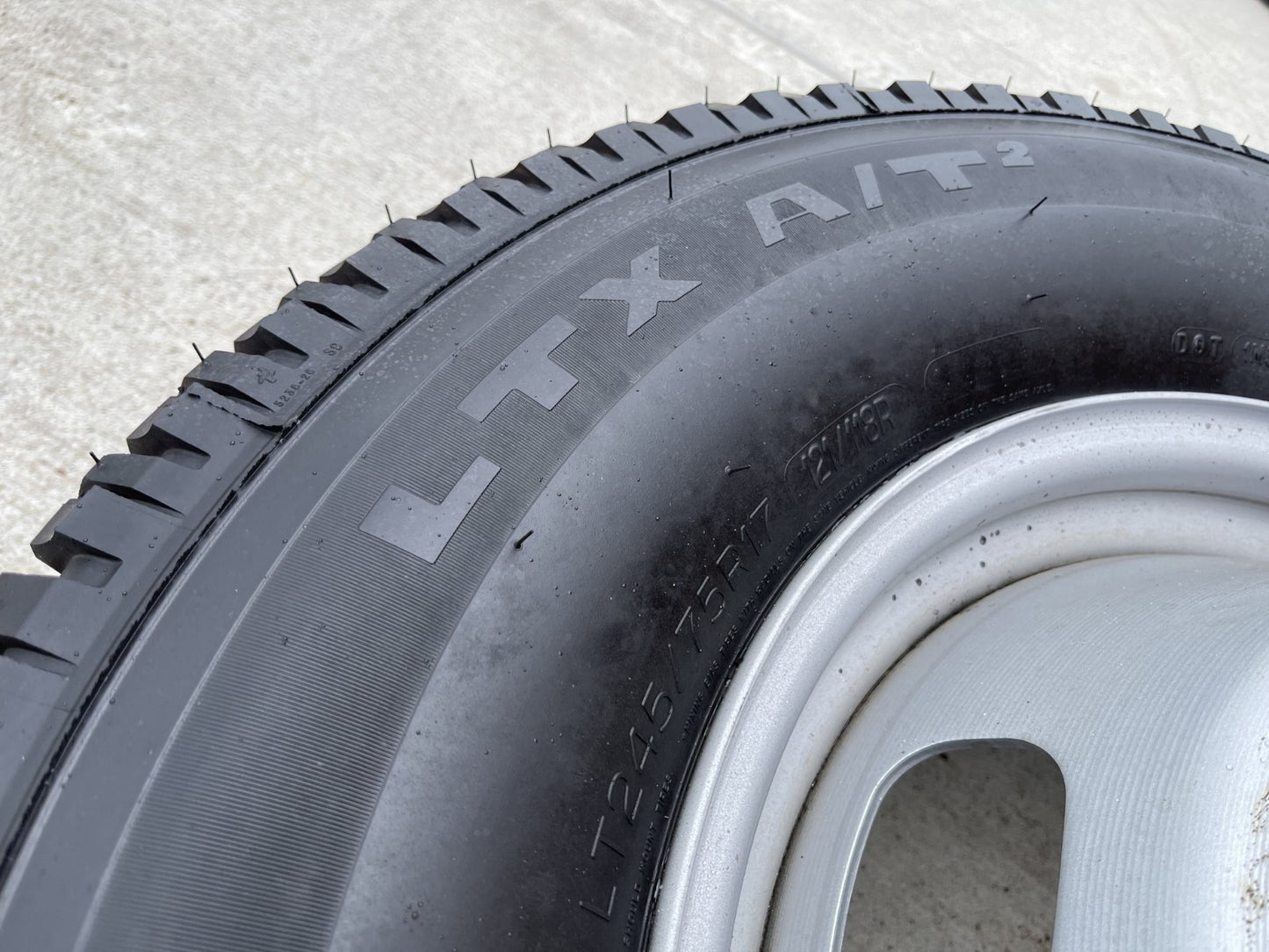 (1) 17" Ford F-350 Dually OEM 3615 99016 rim wheel tire MICHELIN