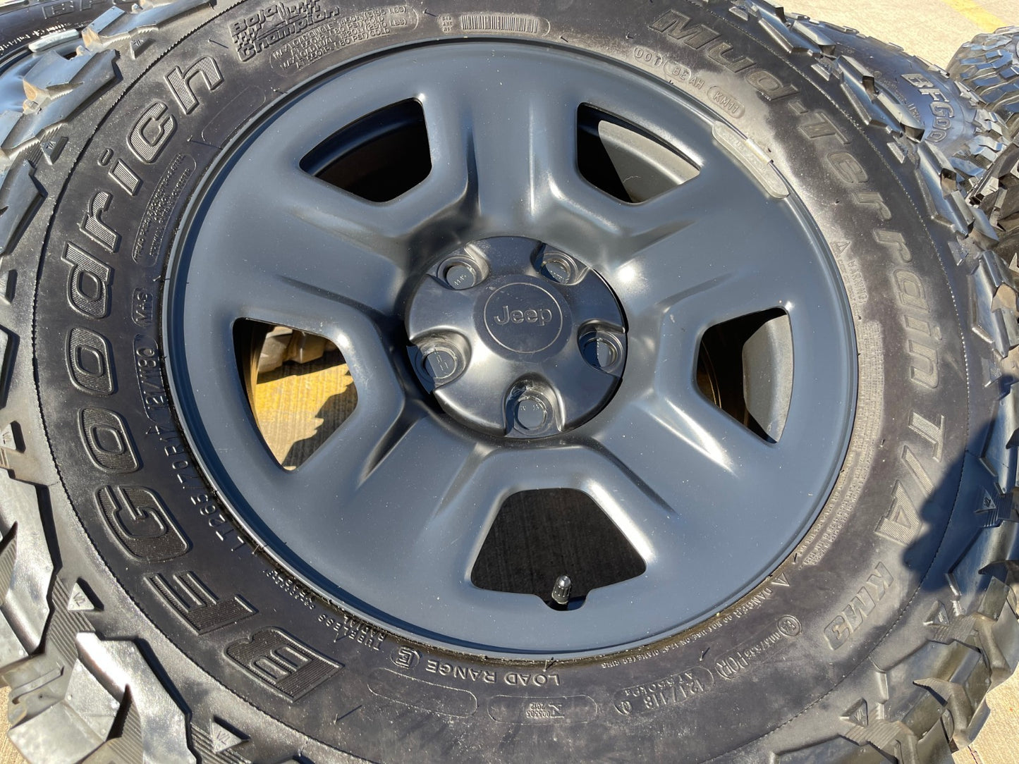 17" Jeep Wrangler Rubicon Sahara OEM wheels rims 9240 9220 black BFG KM3