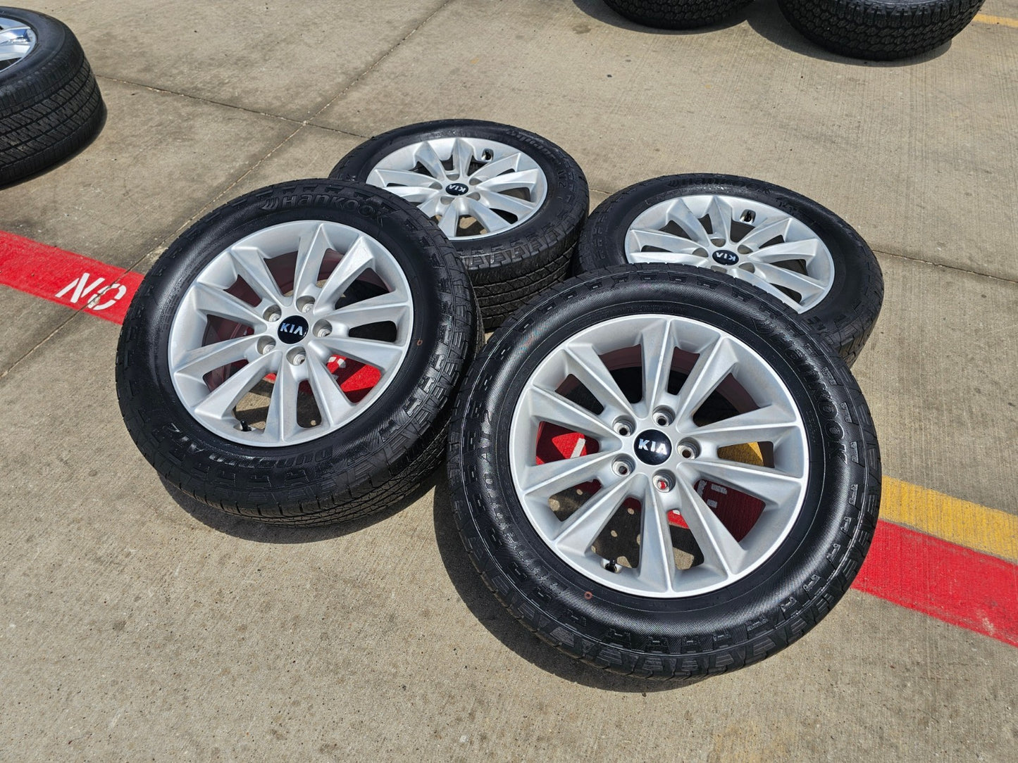 17" Kia Sorento Sedona Sportage Carnival OEM wheels rims 74782 SET tires