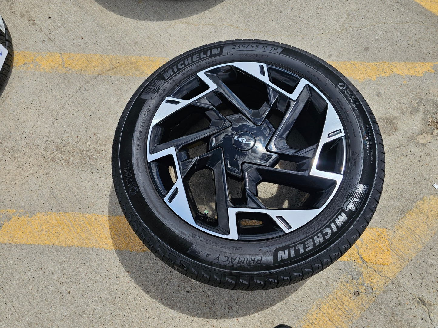 (1) 19" Kia Sportage Sorento Carnival OEM 74643 wheel rim spare 2024 2025 2026