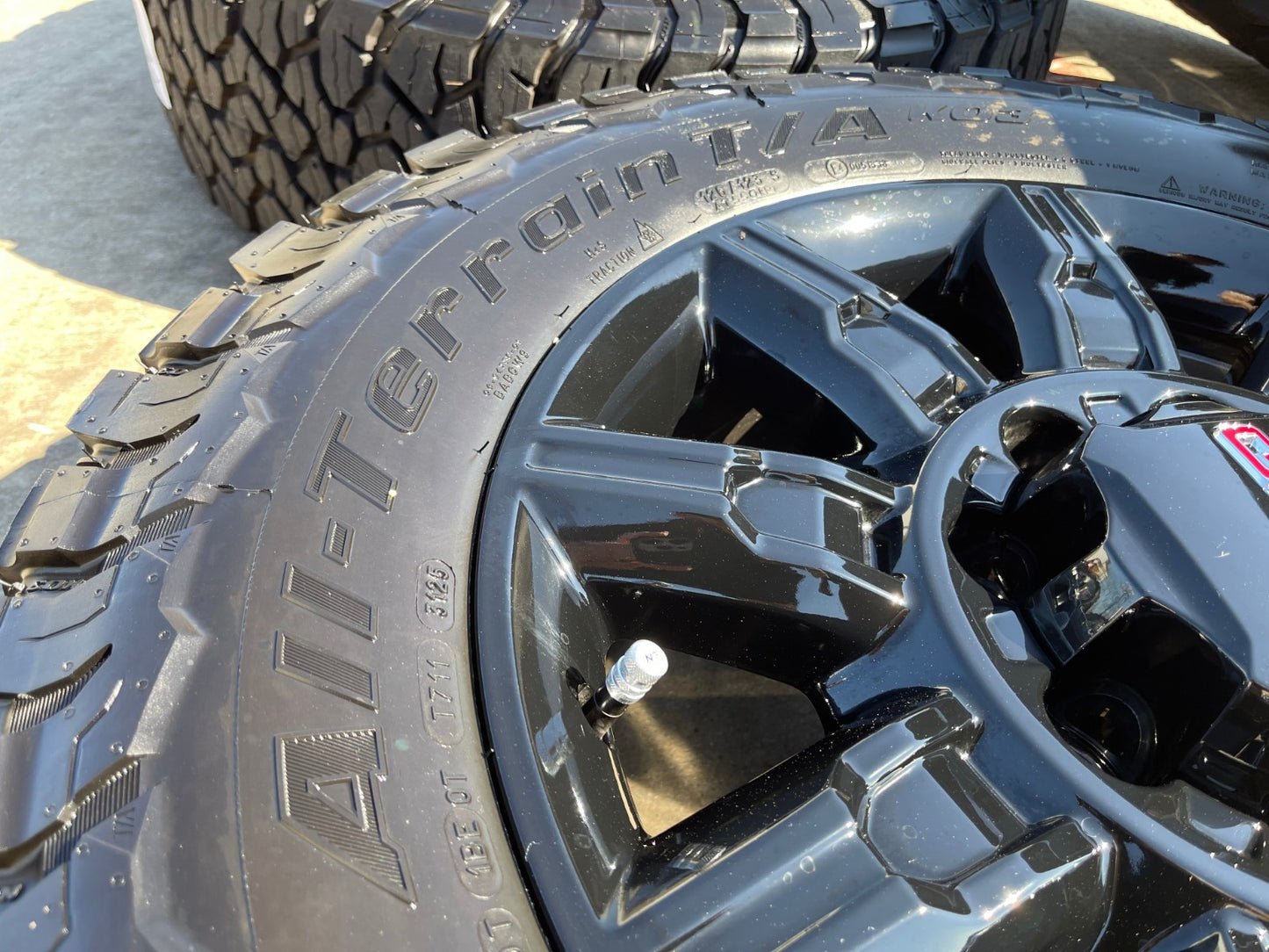 20" GMC Sierra AT4X 2500 3500 OEM 14137 5963 wheels rims Silverado BFG KO3 NEW