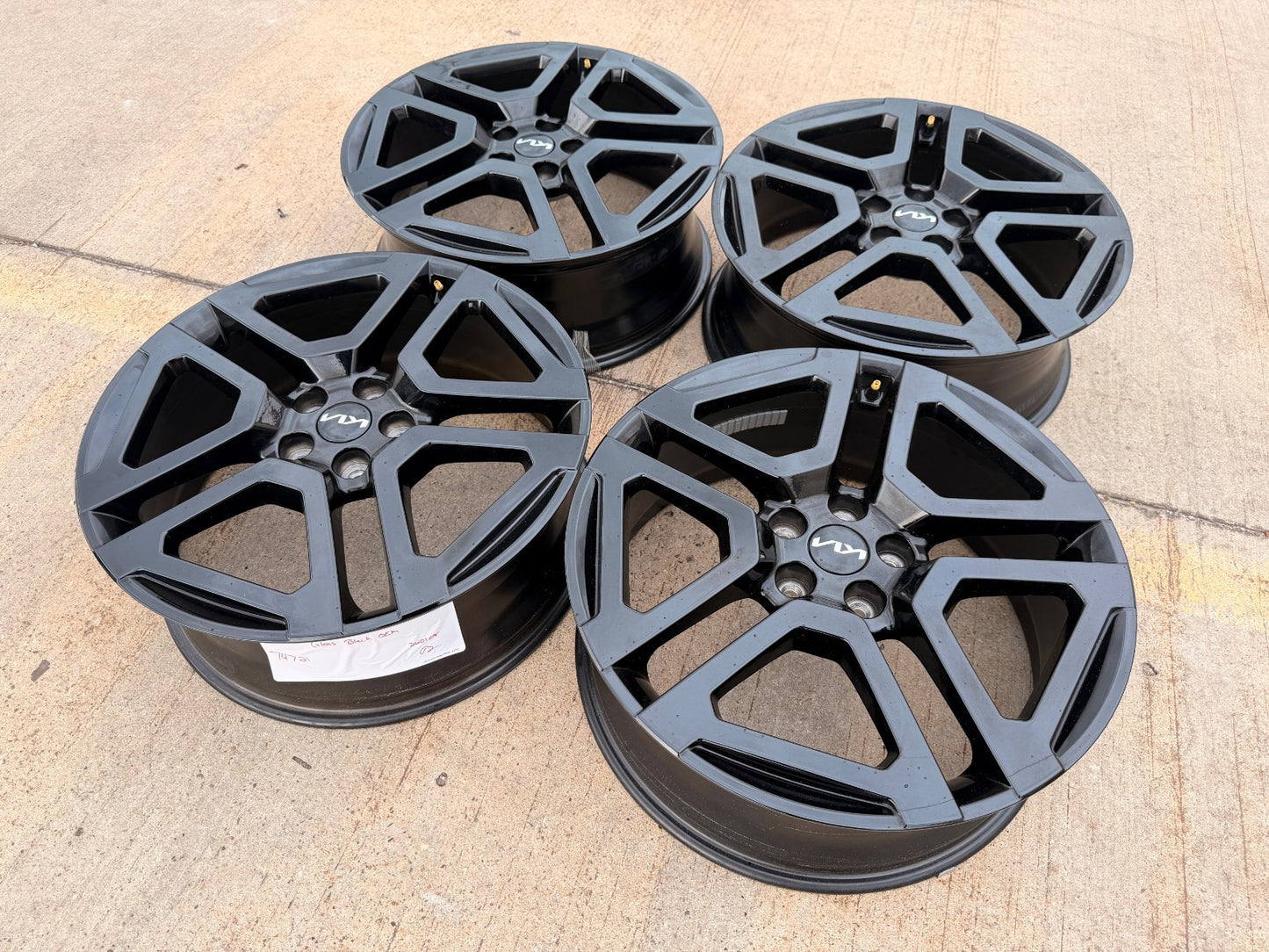 20" Kia Telluride Prestige X-PRO OEM wheels rims 74721 Sedona 2024 2025 2026 NEW