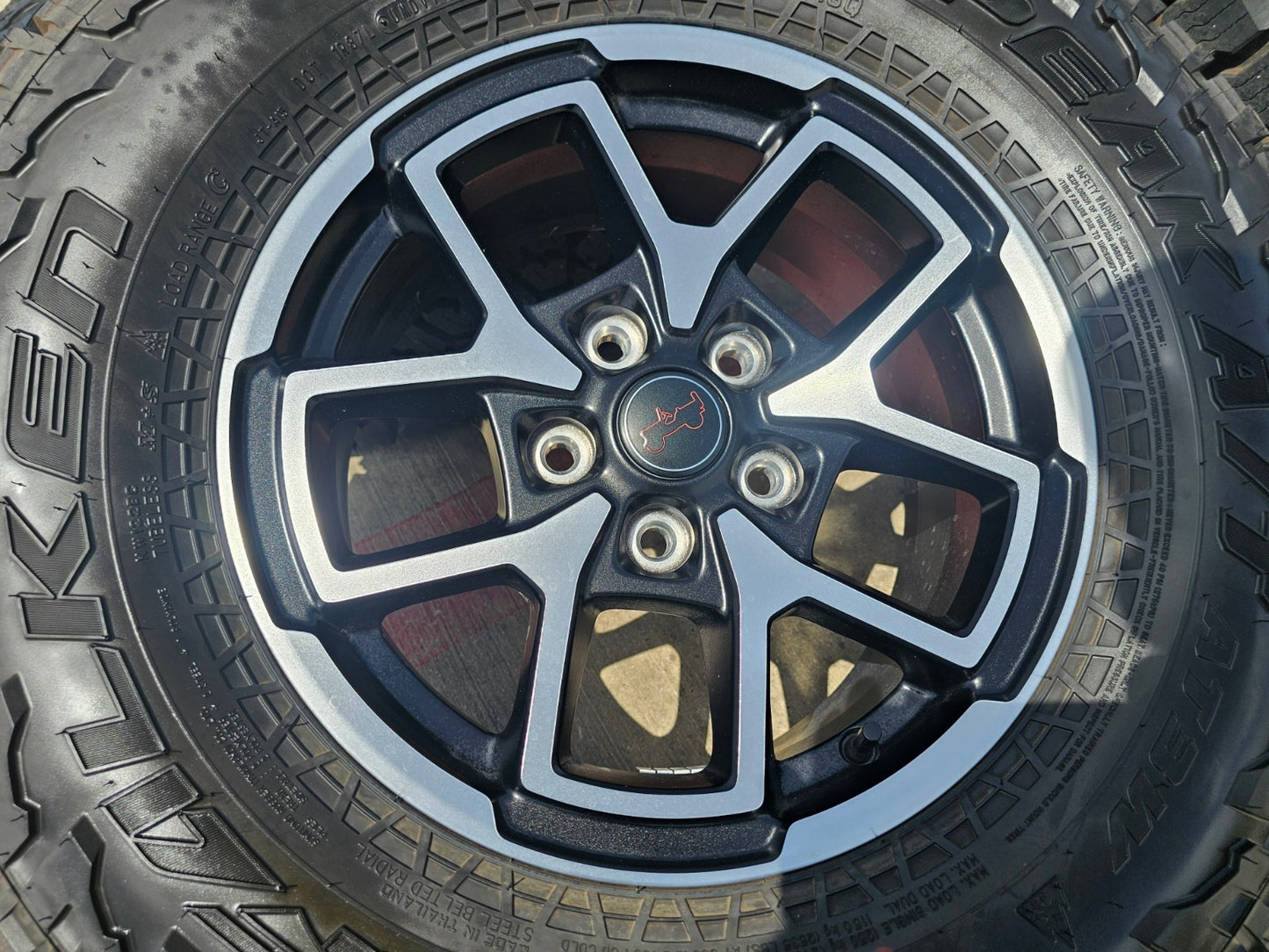 17" Jeep Wrangler Rubicon OEM wheels rims Gladiator tires A/T3 2025 NEW