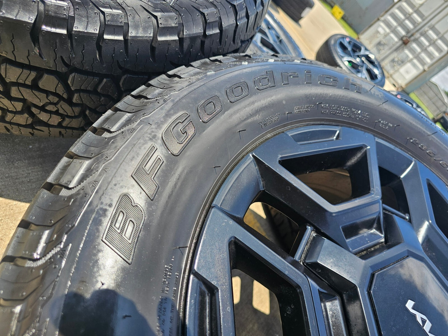 17" Kia Sorento X-PRO OEM wheels rims tires Telluride Sedona 2024 2025 NEW