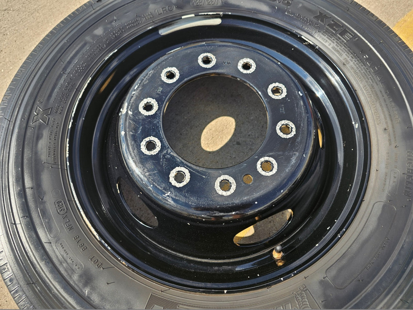 19.5" Ford F-450 F-550 Dually rim RAM 4500 OEM 10x225 spare MICHELIN