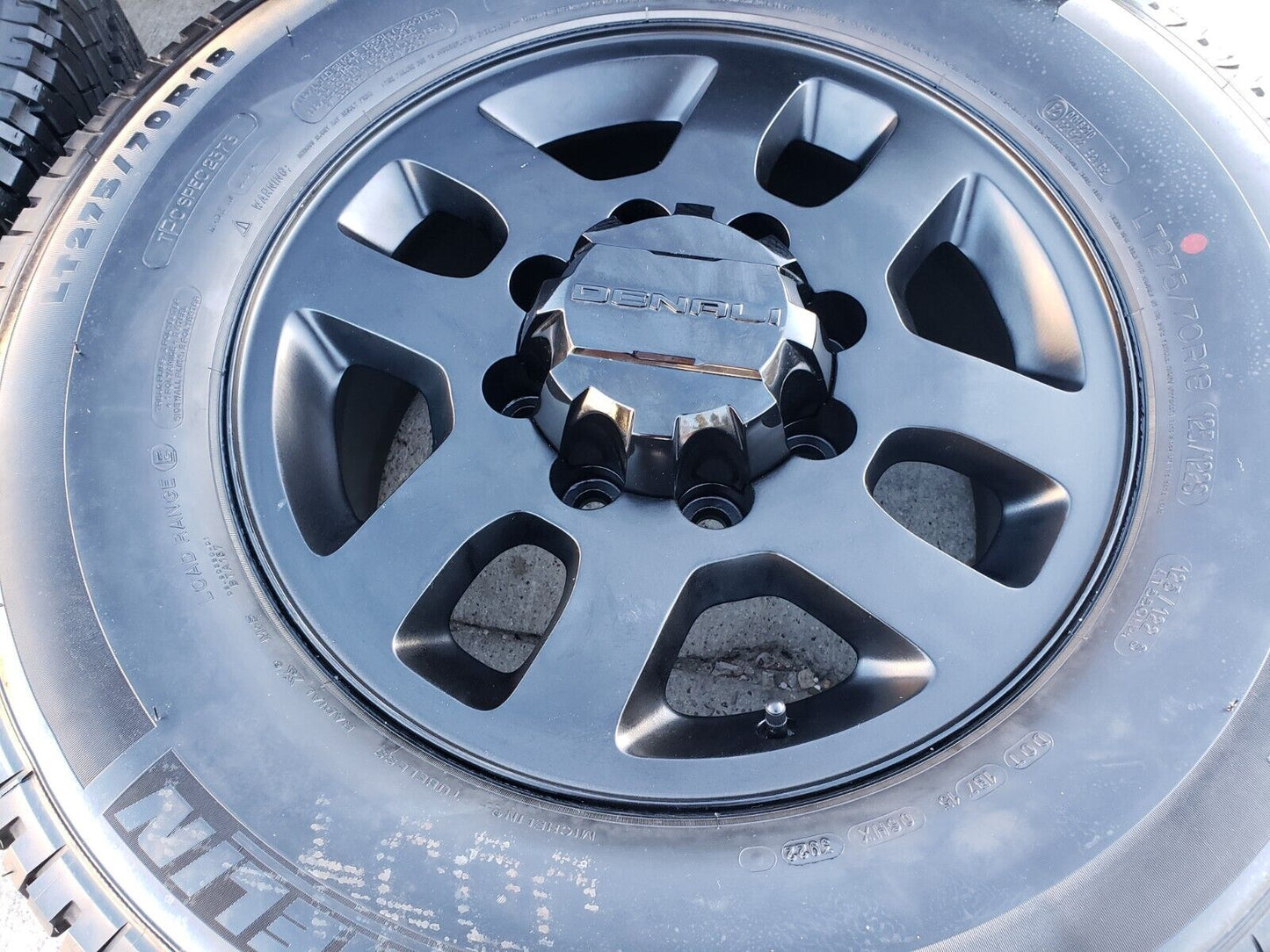 18" GMC Sierra 2500 3500 OEM Chevy 5502 wheels rims MICHELIN NEW