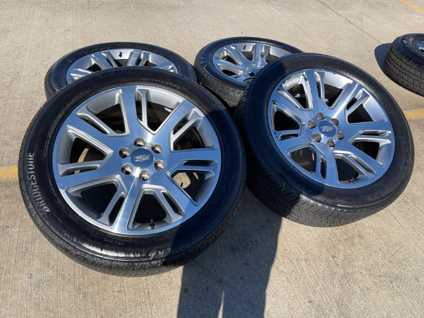 22" Cadillac Escalade Platinum OEM 4738 wheels rims tires BRIDGESTONE