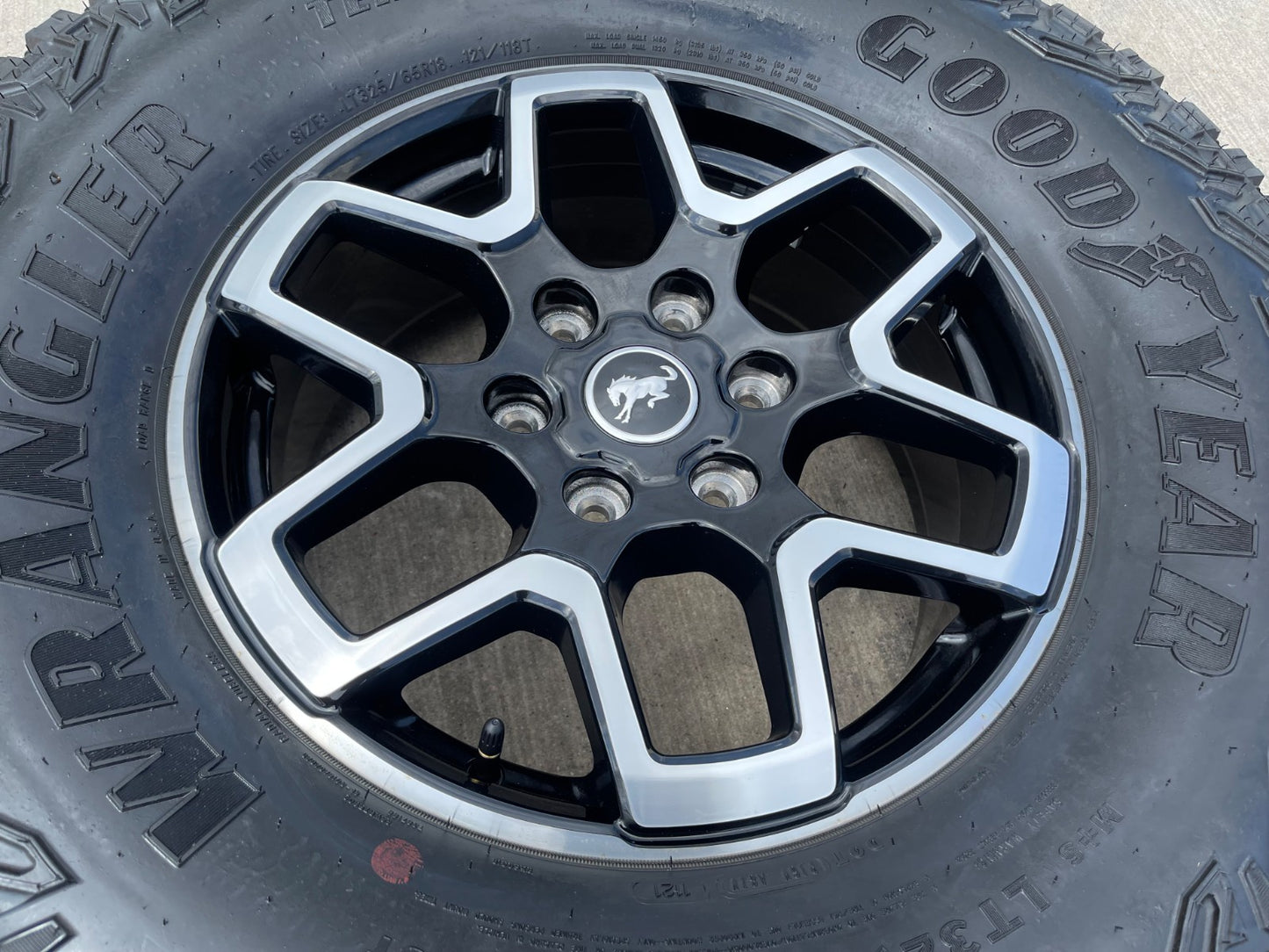 18" Ford Bronco wheel rim 95213 10389 Ranger spare GOODYEAR TERRITROY AT 35"