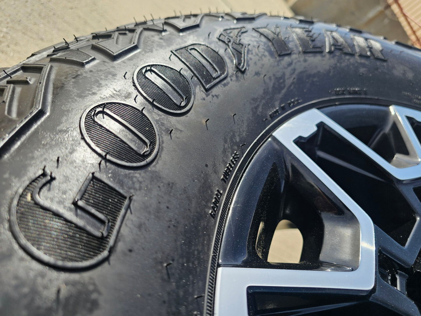 18" GMC Sierra AT4X Chevy Trail Boss 2500 OEM 14136 wheels rims GOODYEAR 35"