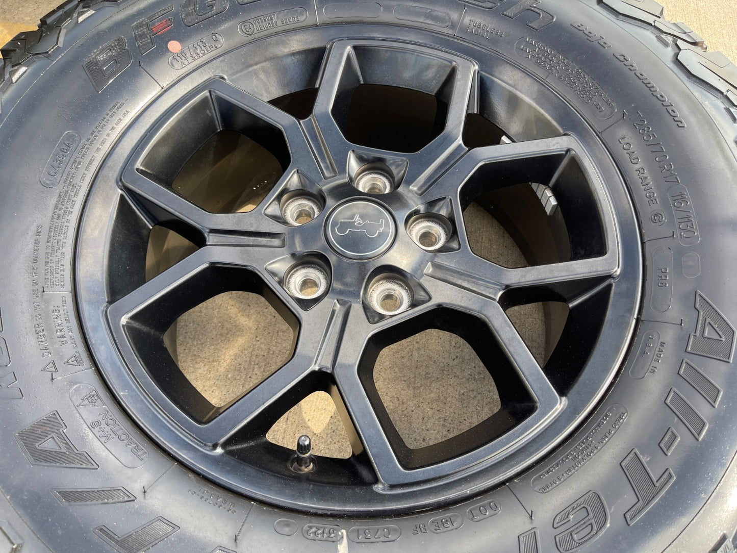17" Jeep Gladiator RUBICON OEM wheels rims black Wrangler 9326 SET BFG A/T 33"