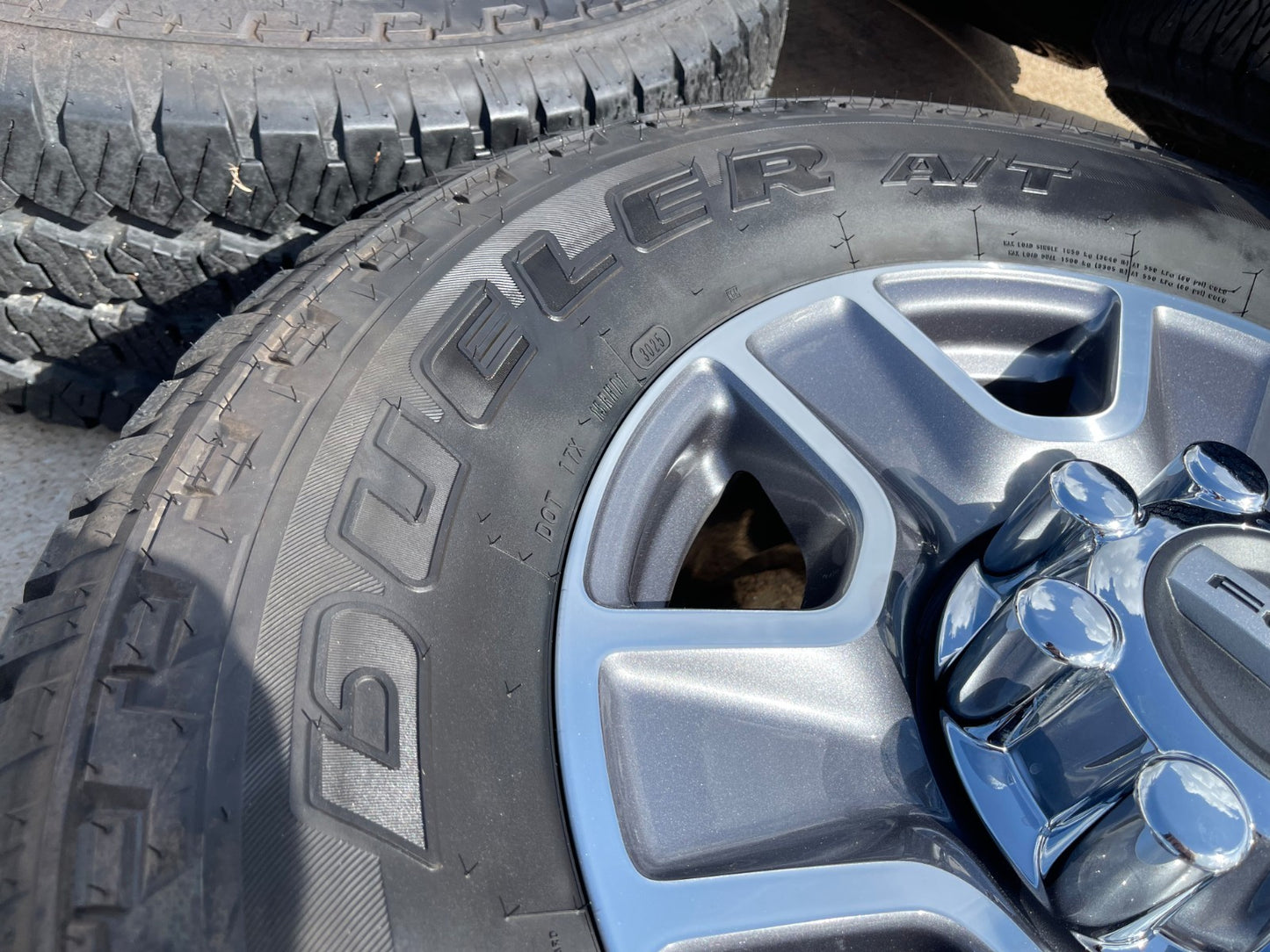 18" Ford F-250 F-350 Lariat FX-4 OEM wheels 10480 10298 tires BRIDGESTONE A/T