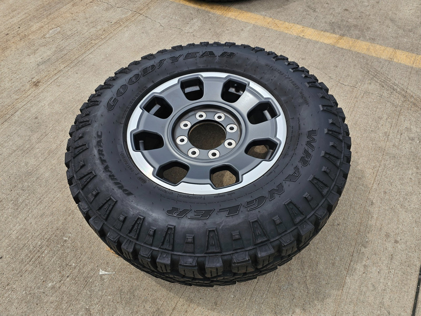 (1) 18" Ford F-250 F-350 OEM TREMOR 10482 rim wheel DURATRAC Spare