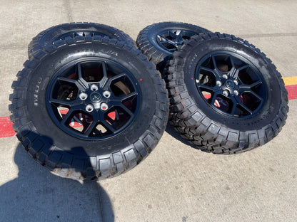 17" Jeep Wrangler Rubicon OEM 95729 wheels rims Gladiator BFG KM2 M/T SET NEW