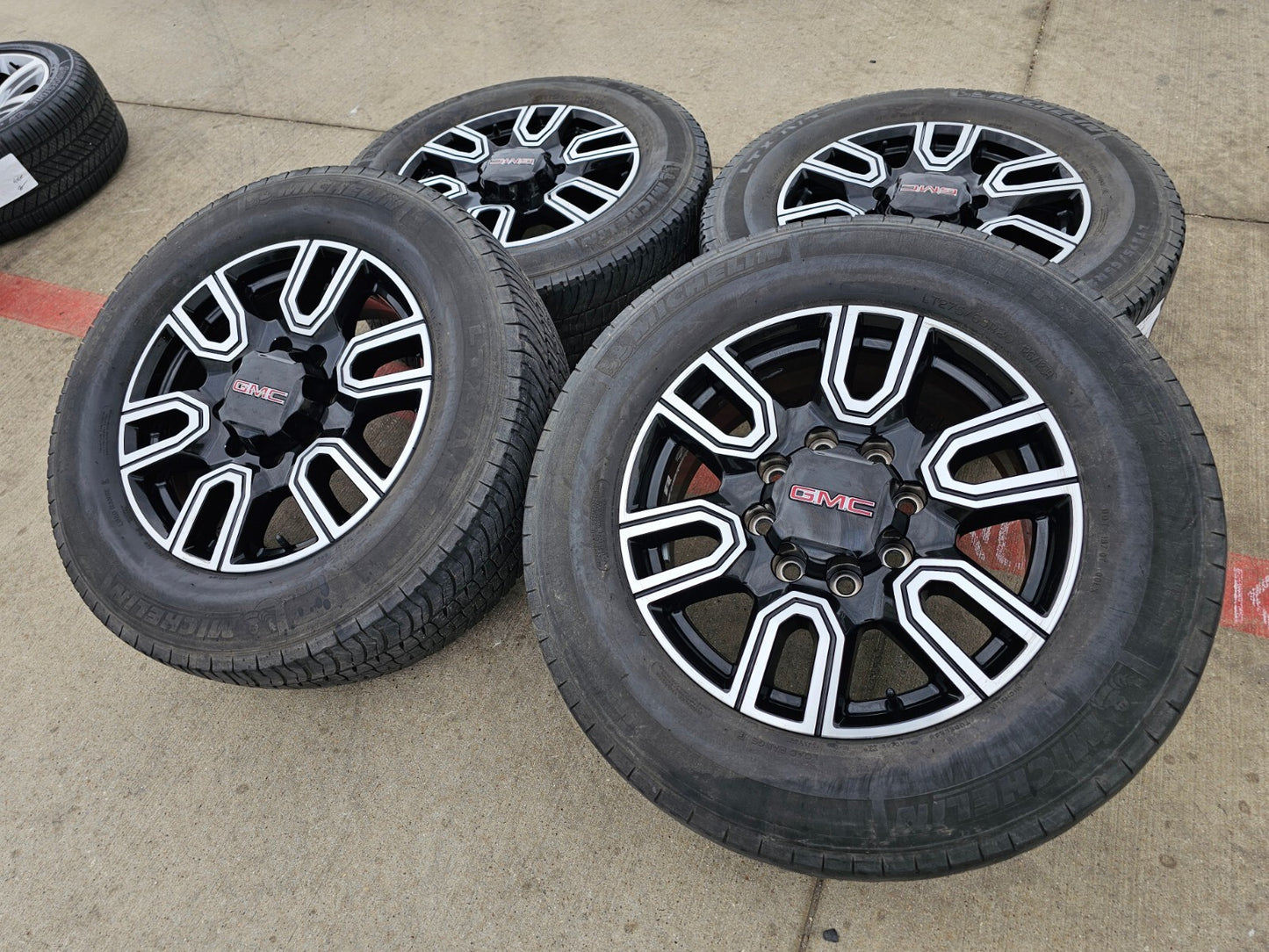 20" GMC Sierra AT4 2500 3500 OEM wheels rims 5950 Silverado MICHELIN