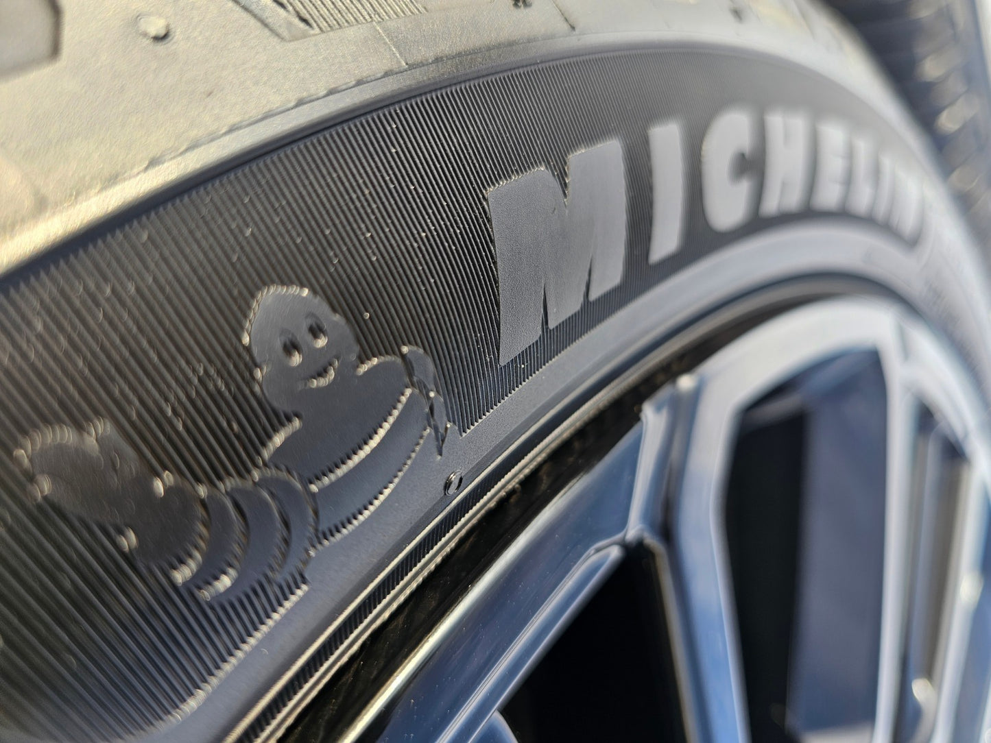 24" Chevy Tahoe Silverado OEM High Country wheels rims 2025 2026 NEW MICHELIN